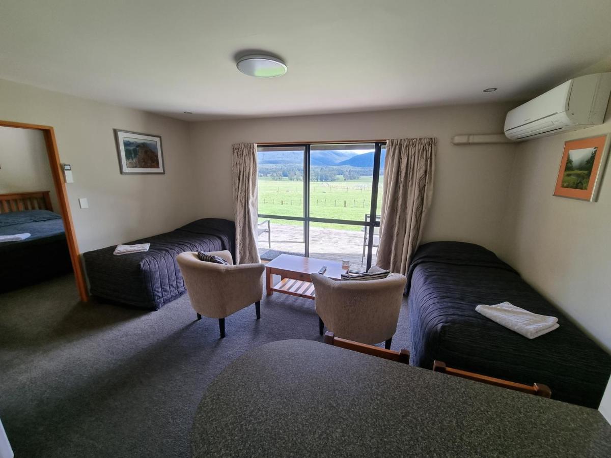 Lewis Pass Motels Springs Junction Bagian luar foto