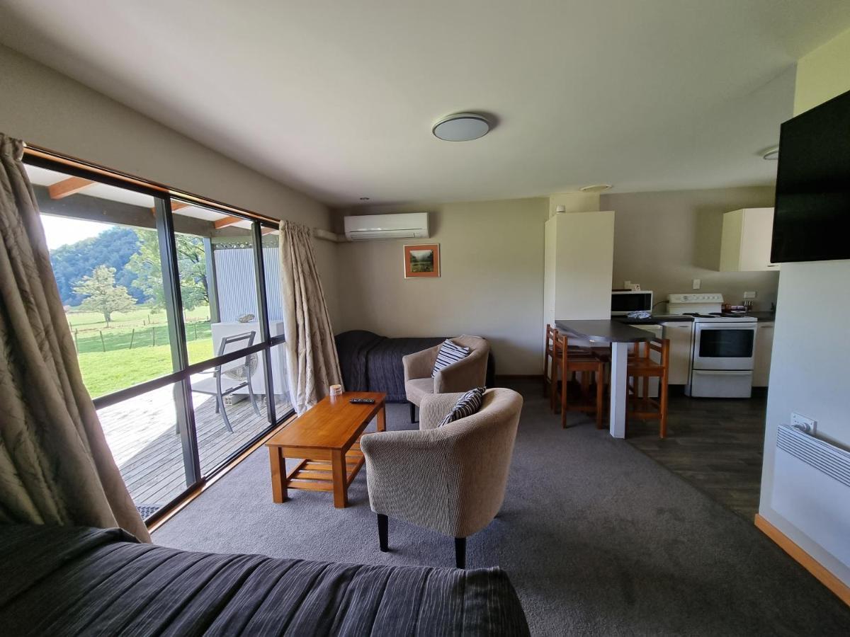Lewis Pass Motels Springs Junction Bagian luar foto