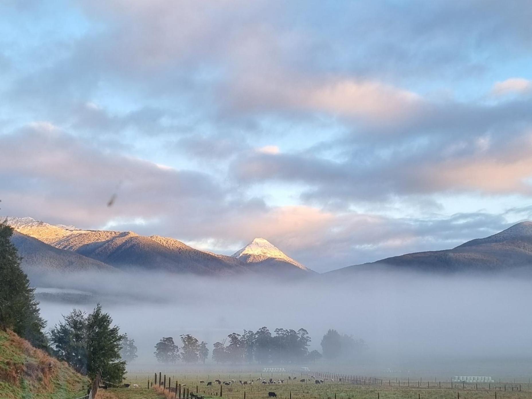 Lewis Pass Motels Springs Junction Bagian luar foto