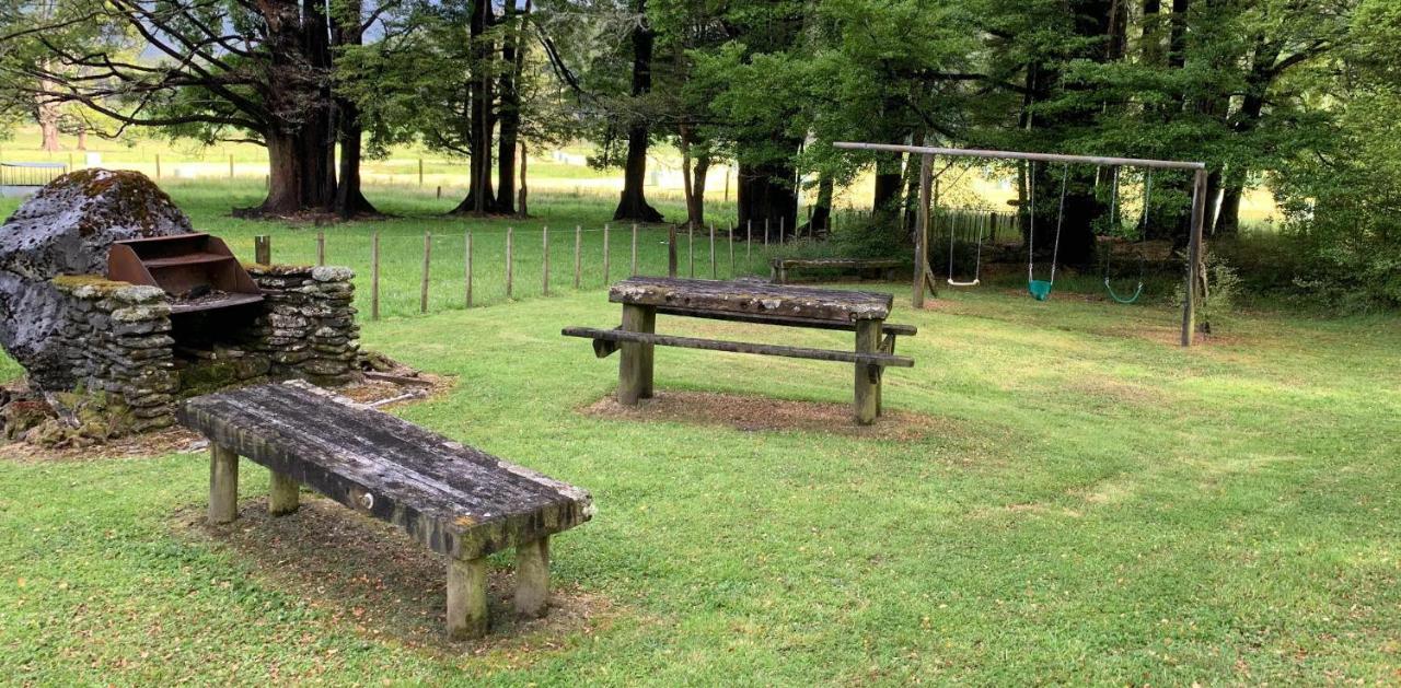 Lewis Pass Motels Springs Junction Bagian luar foto